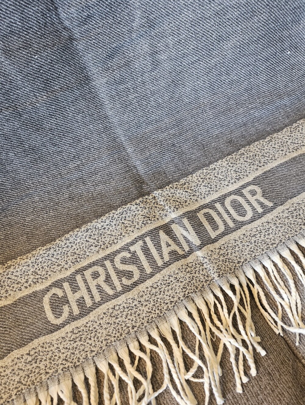 NEW ✨ DIOR ✨🩶 100% Cashmere Reversible Gray Large Fringed Scarf Shawl Wrap 🩶 - Picture 12 of 15